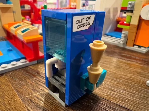 LEGO Krusty Burger exterior details